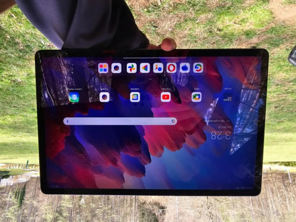 Lenovo Tab P12 – Большой игрок на маленькой сцене: Планшет, который любит, закончился